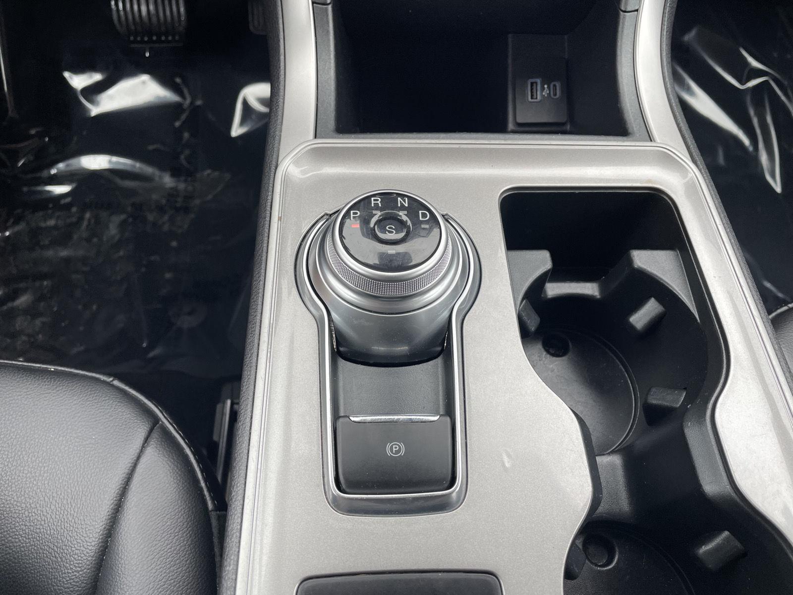 Vehicle photo 29