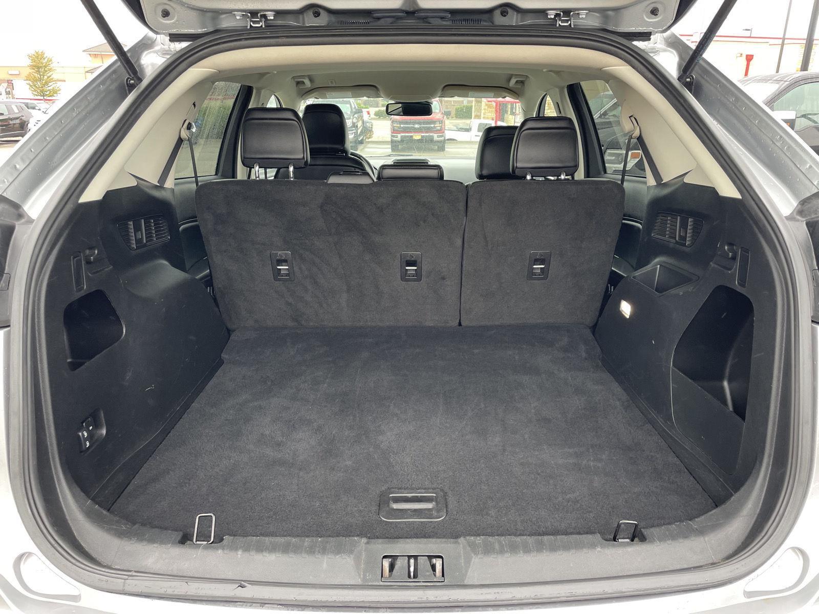 Vehicle photo 34