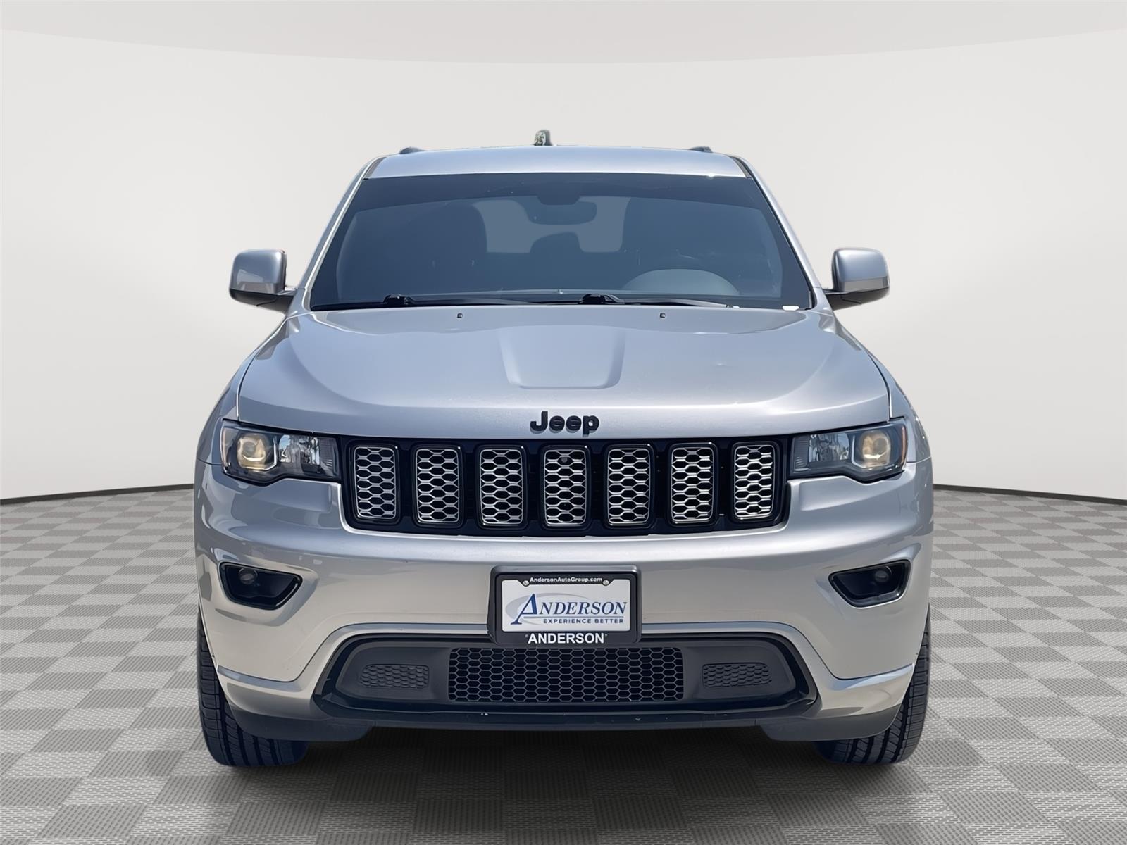 Vehicle photo 4