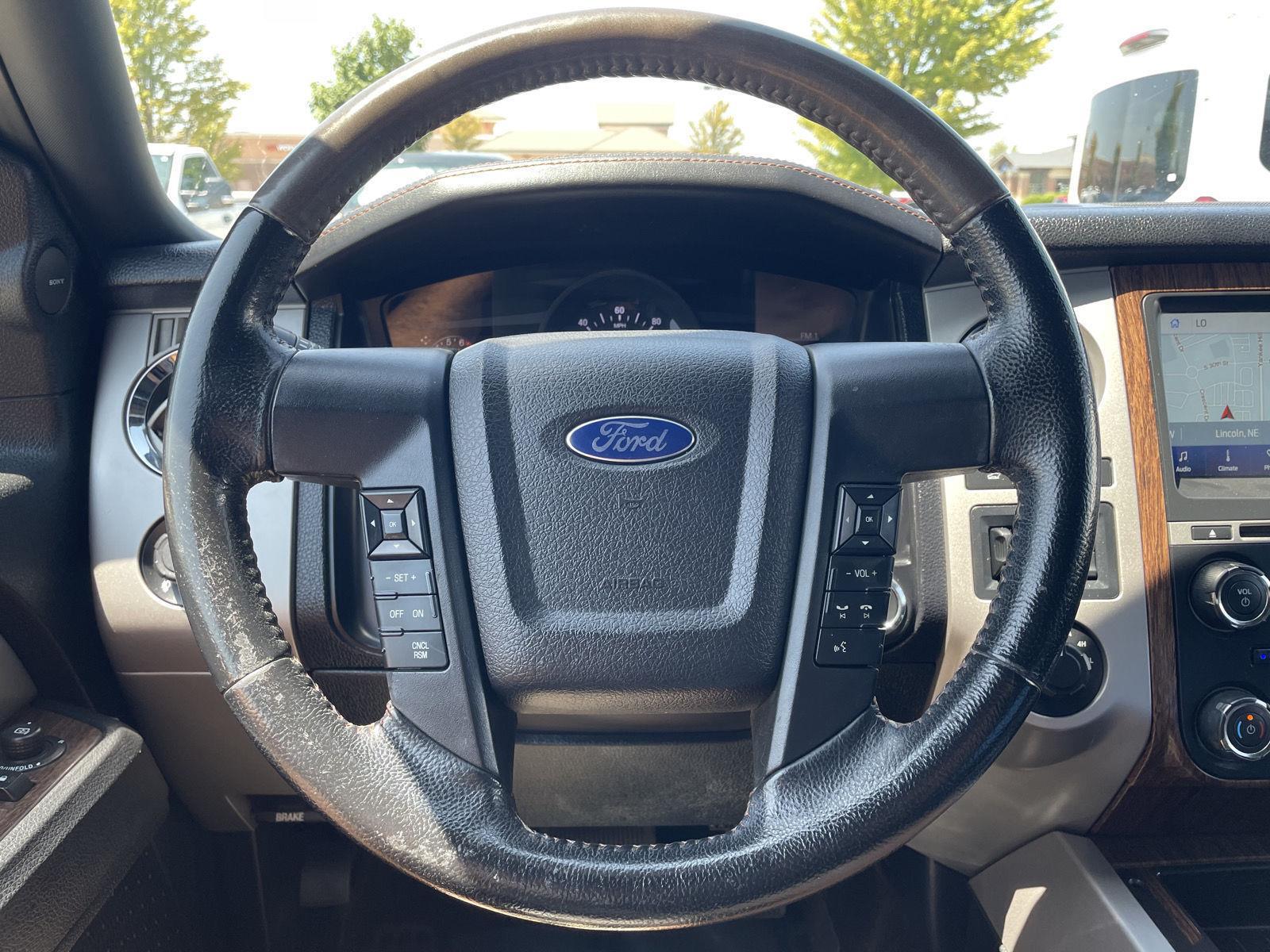 Vehicle photo 12