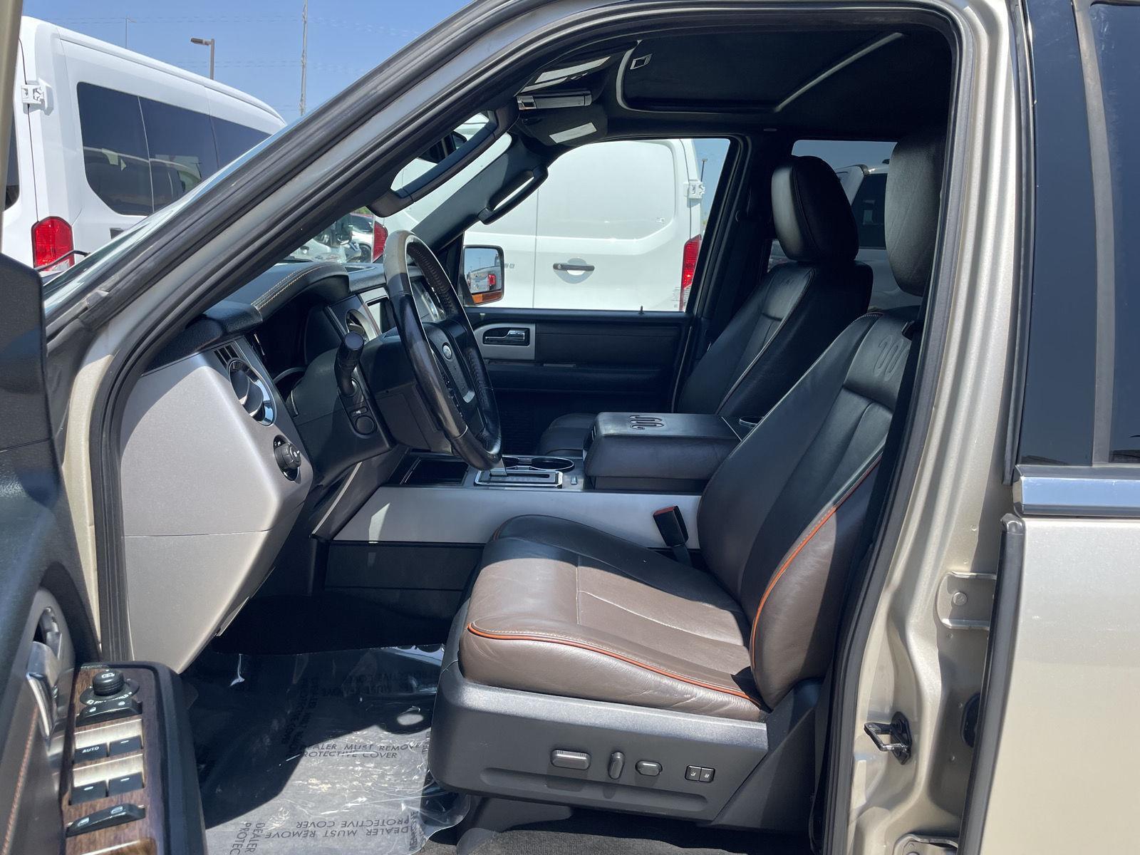 Vehicle photo 17