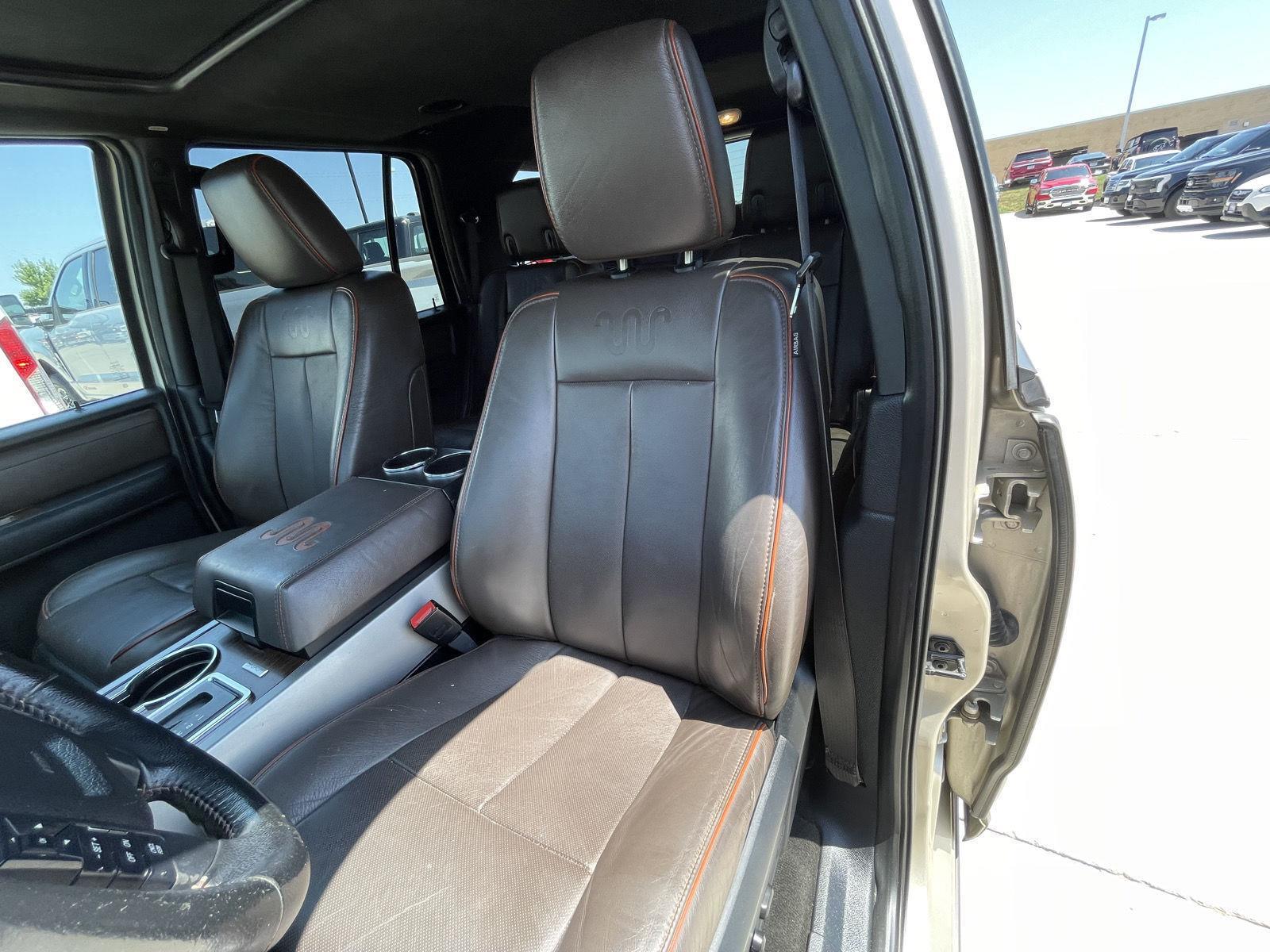Vehicle photo 18