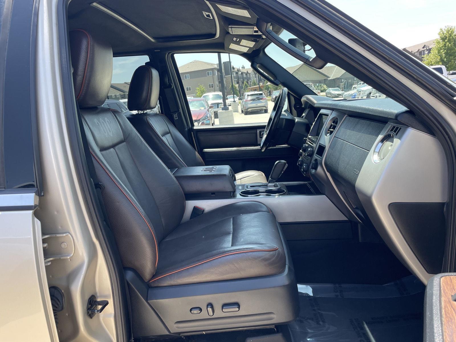 Vehicle photo 19