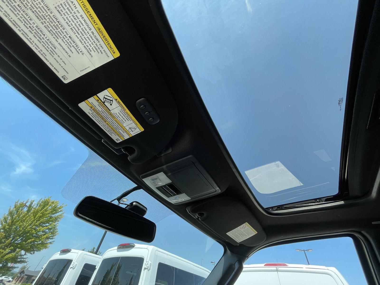 Vehicle photo 23