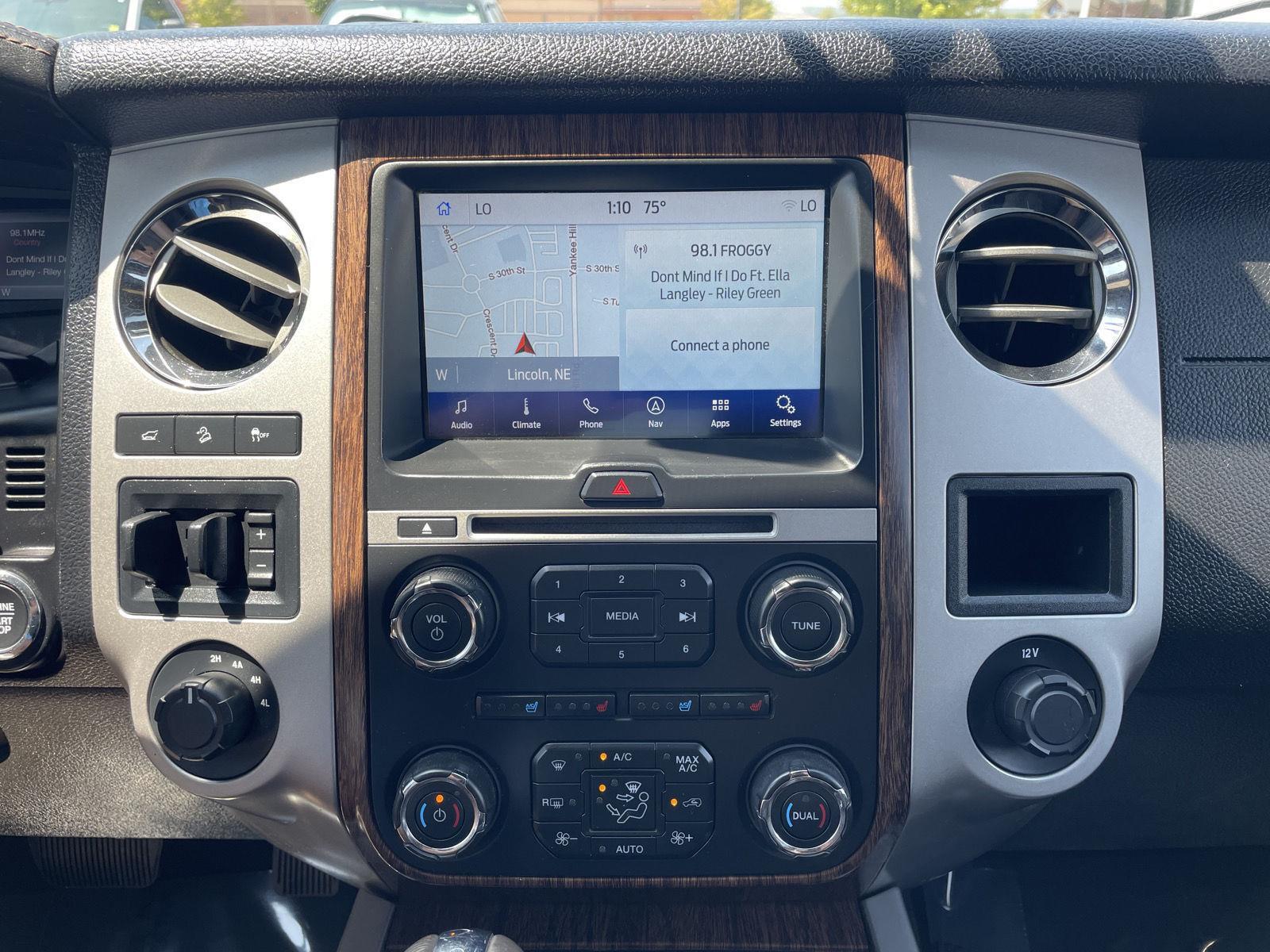 Vehicle photo 24