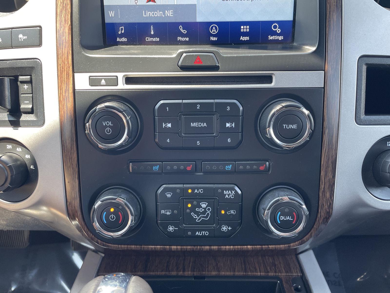 Vehicle photo 28