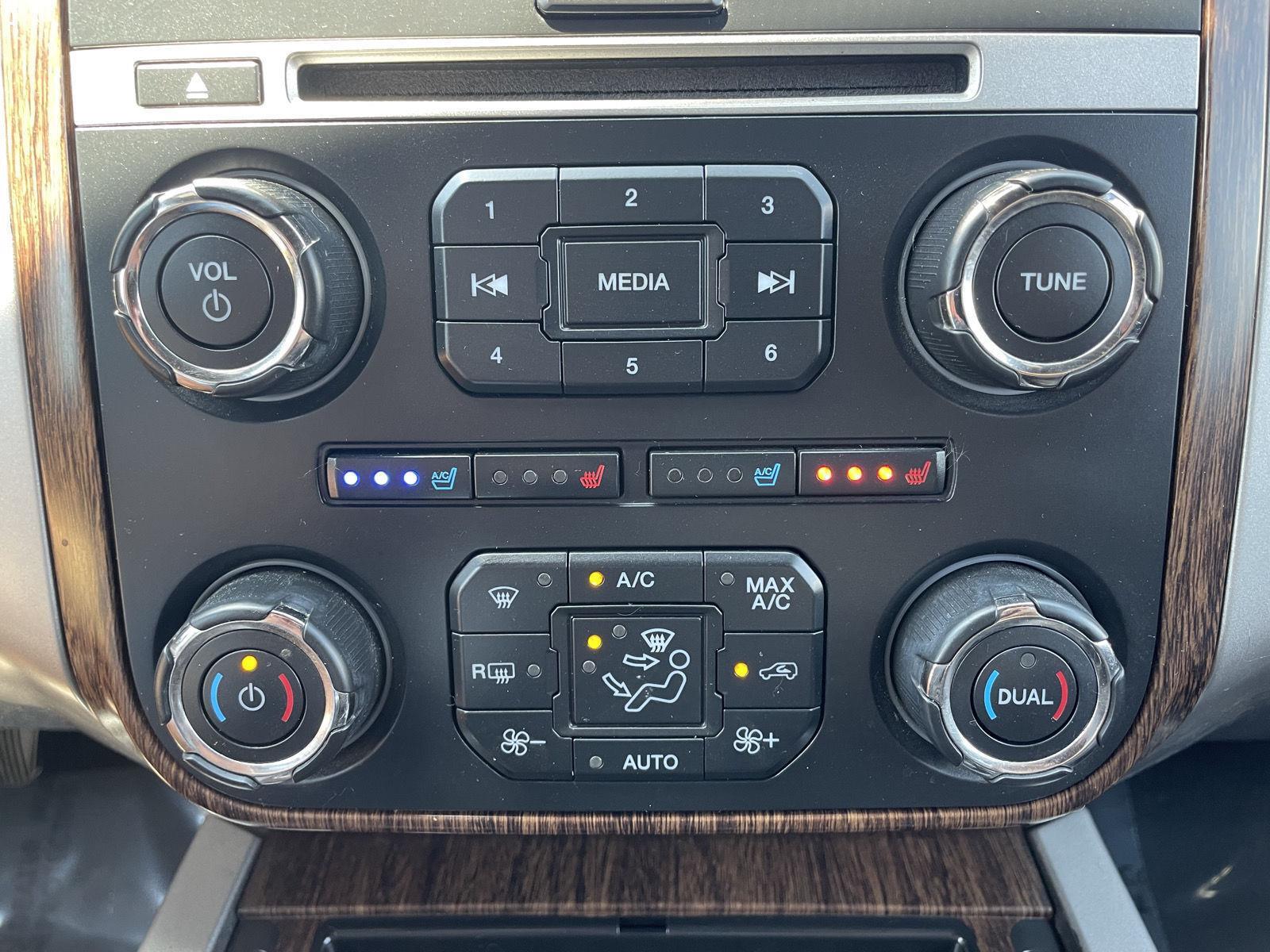 Vehicle photo 29