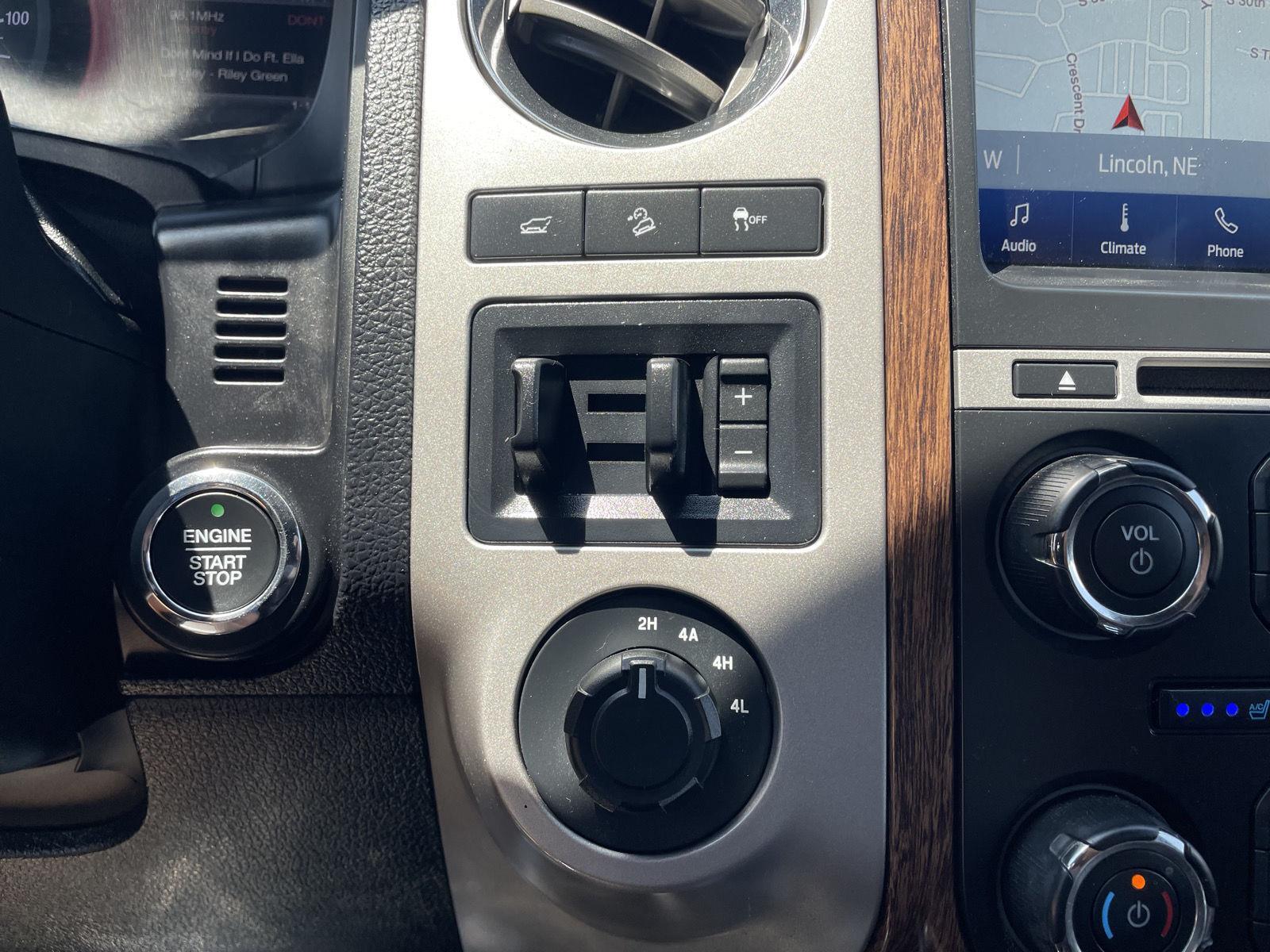Vehicle photo 30