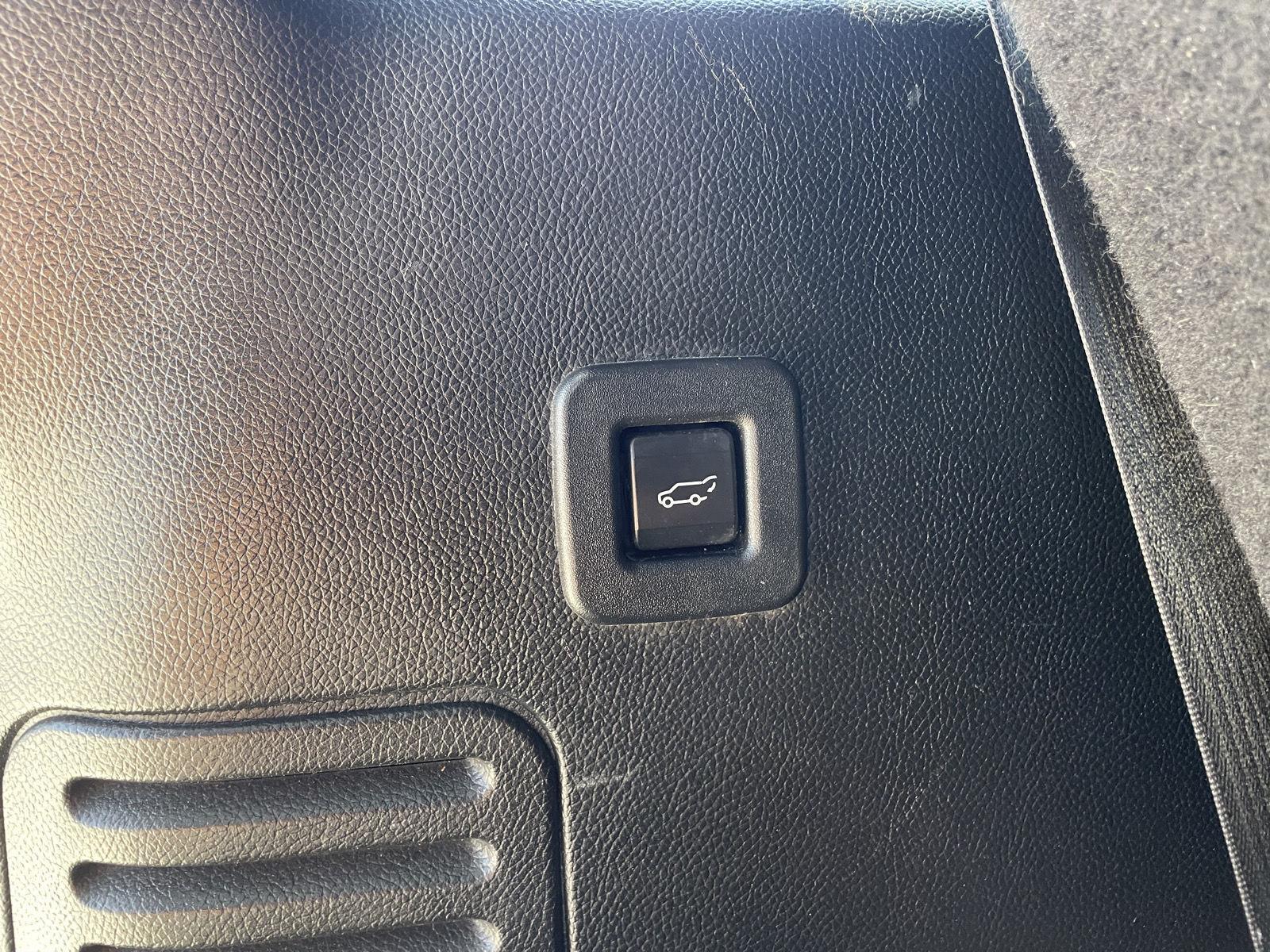 Vehicle photo 37