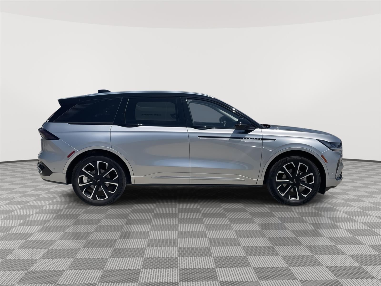 Vehicle photo 6