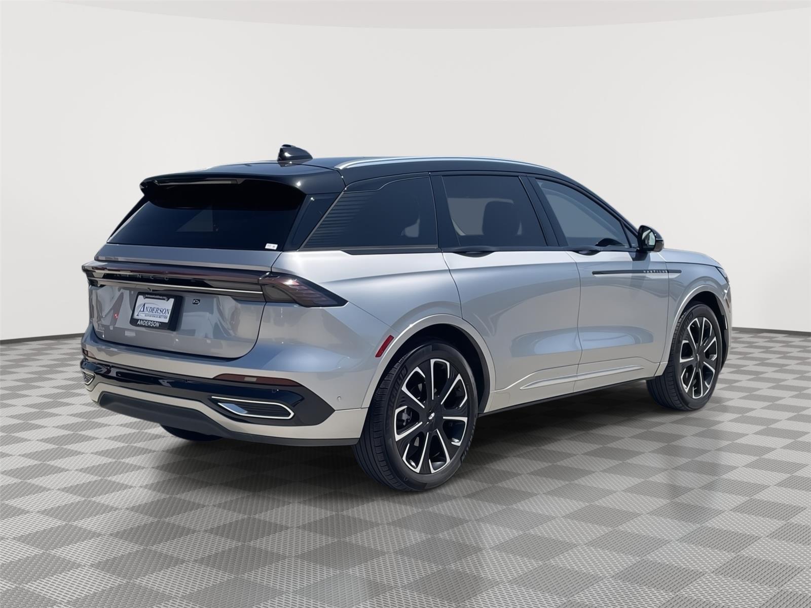 Vehicle photo 7