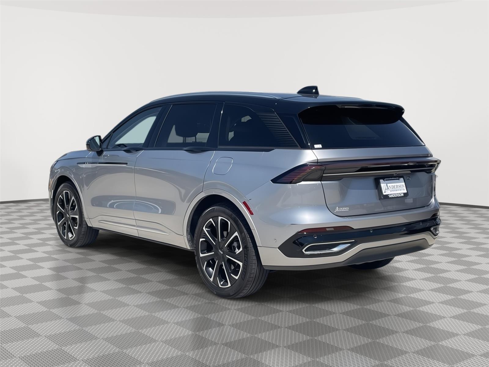 Vehicle photo 9