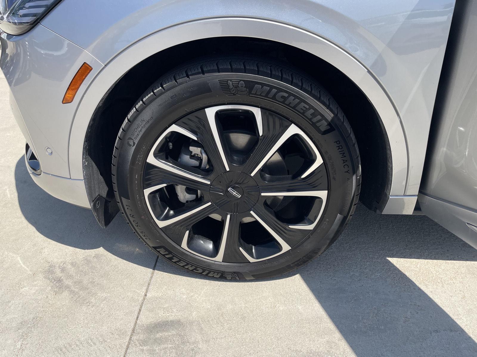 Vehicle photo 10