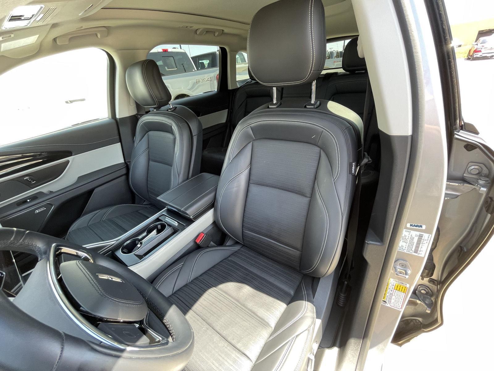Vehicle photo 17
