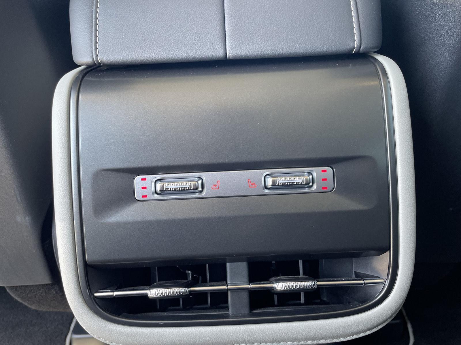 Vehicle photo 20