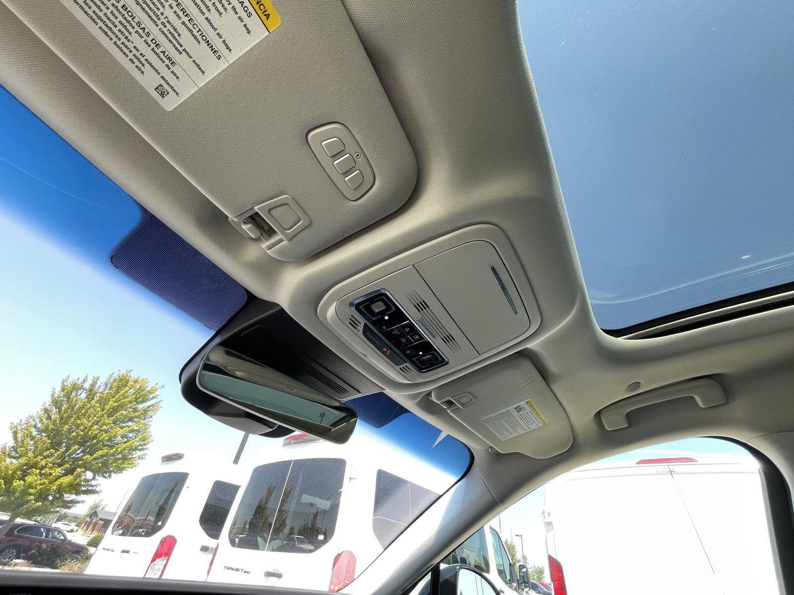 Vehicle photo 21