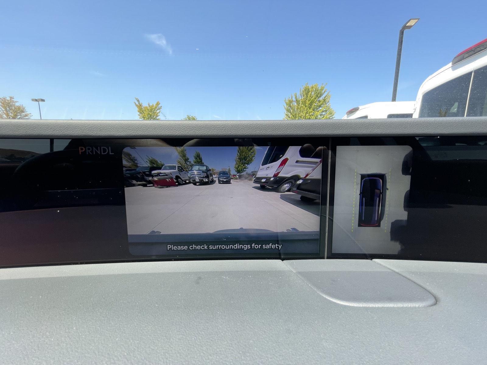 Vehicle photo 26