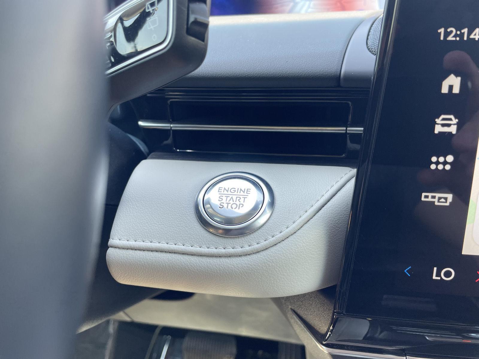 Vehicle photo 28