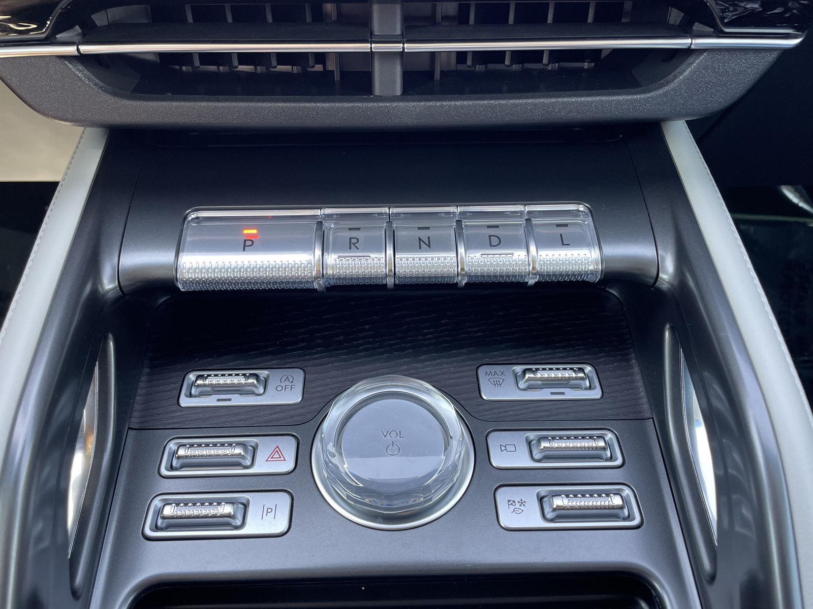 Vehicle photo 30