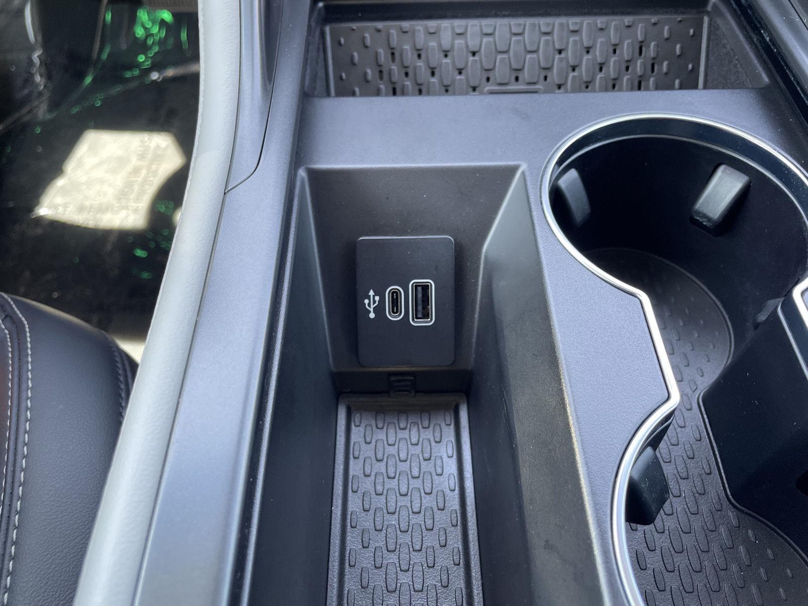Vehicle photo 32