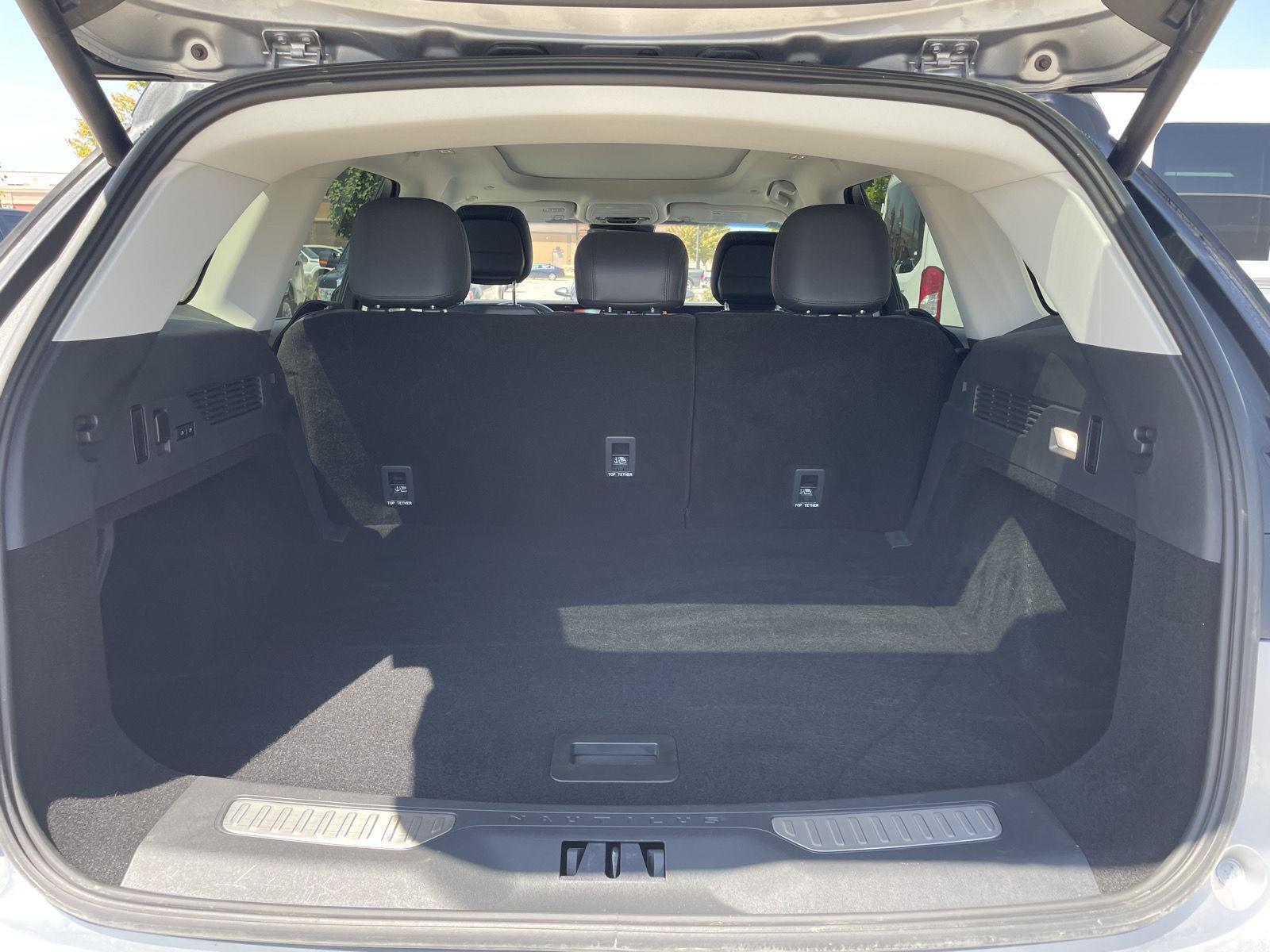 Vehicle photo 38