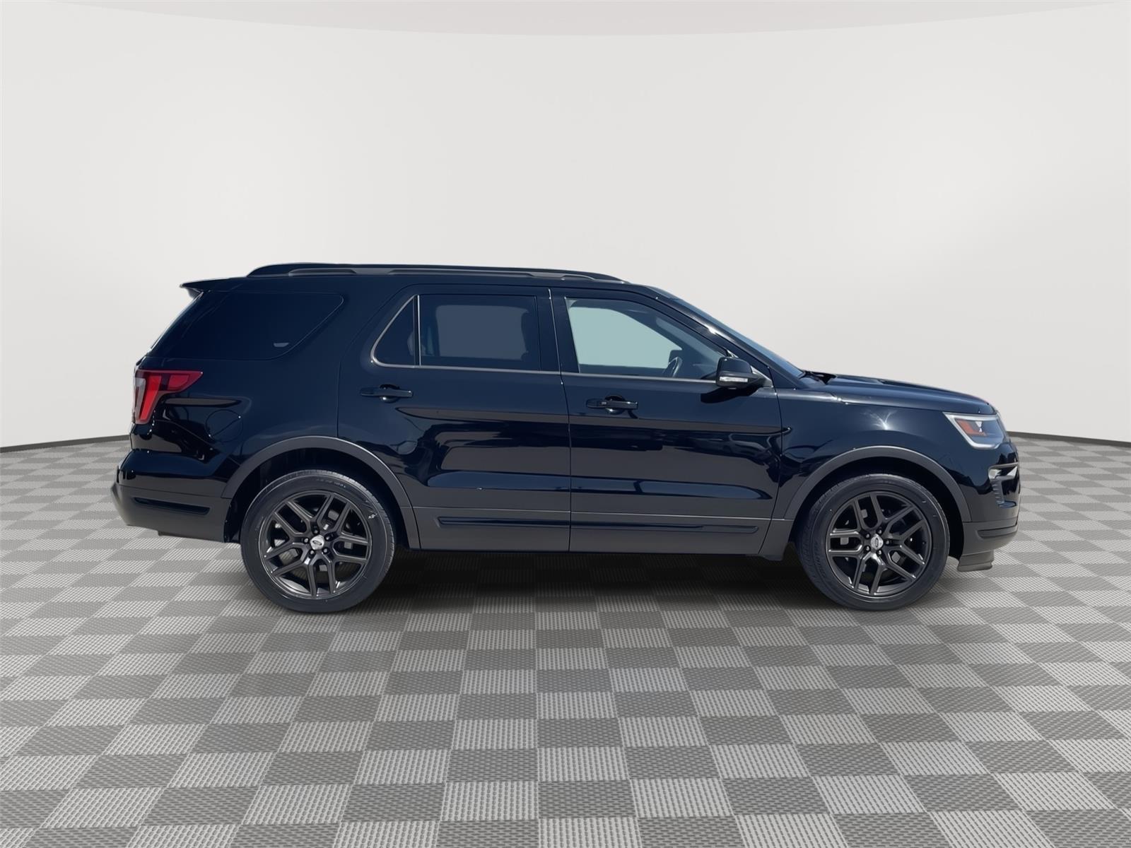Vehicle photo 6