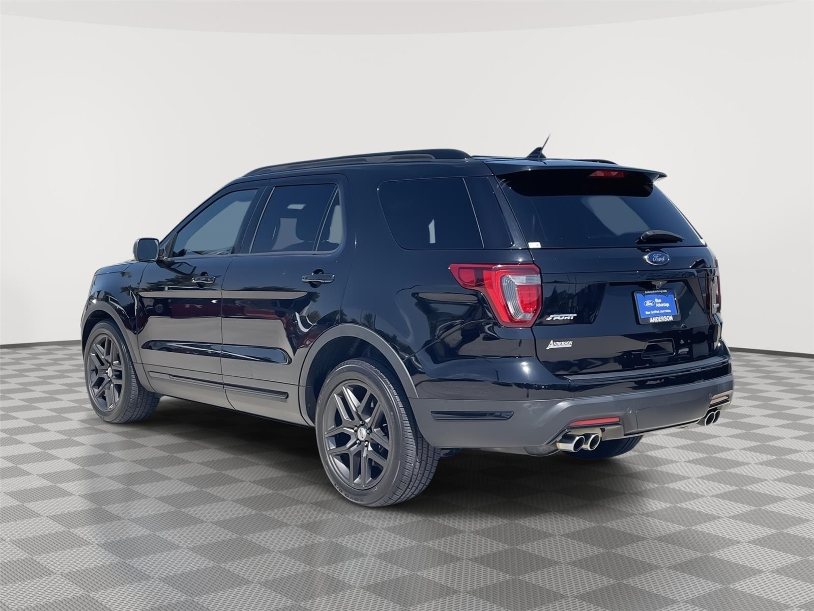 Vehicle photo 9