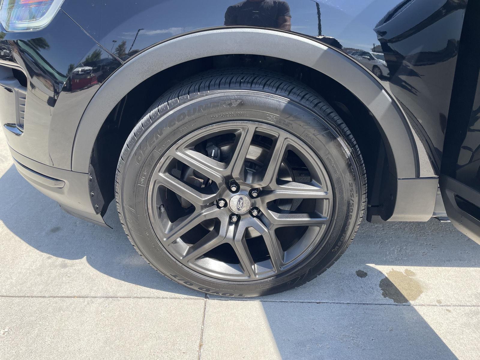 Vehicle photo 10