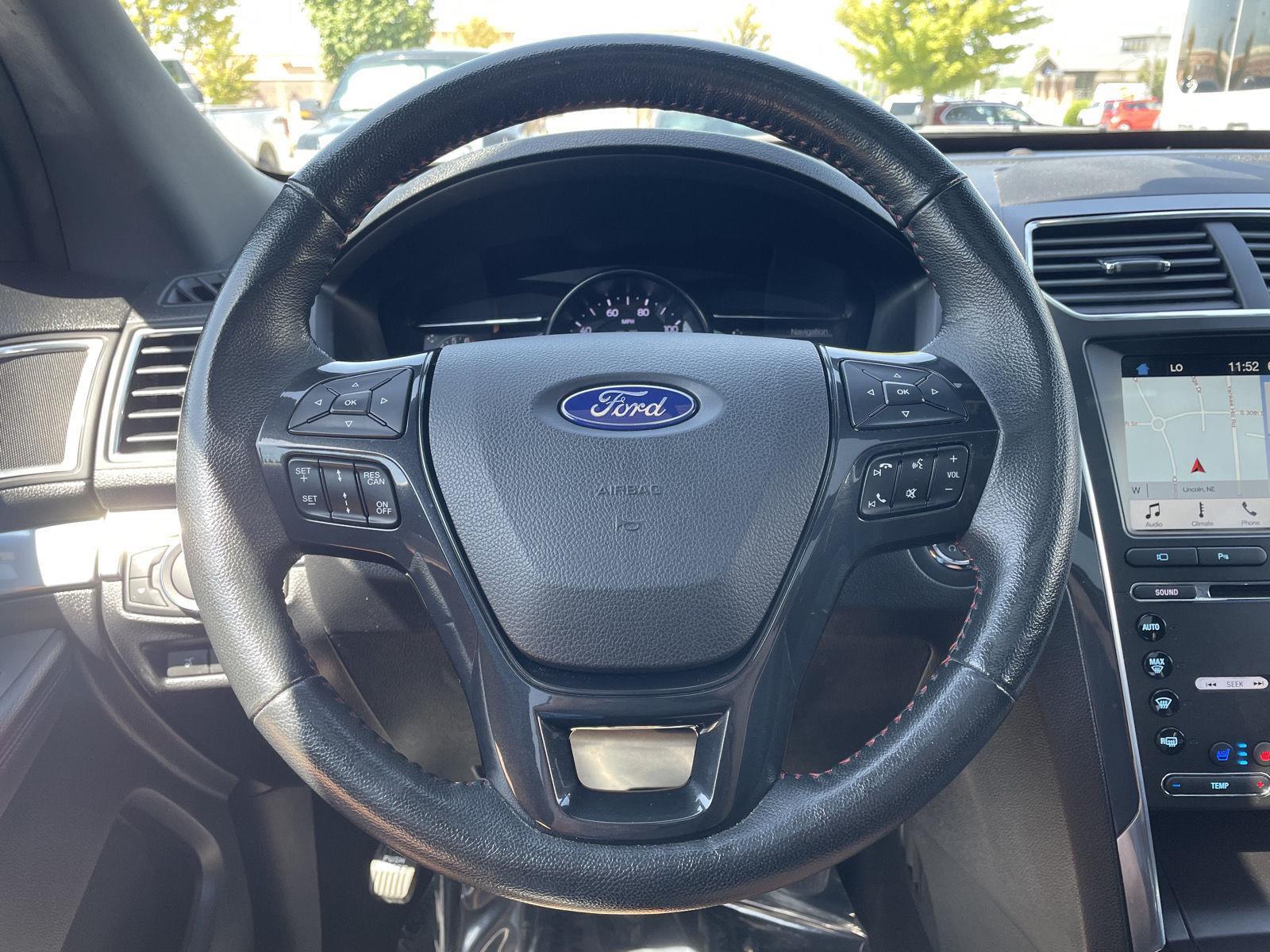 Vehicle photo 12