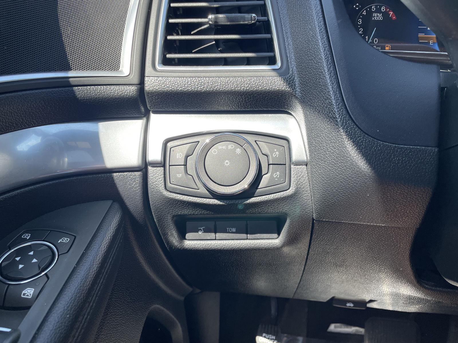 Vehicle photo 16