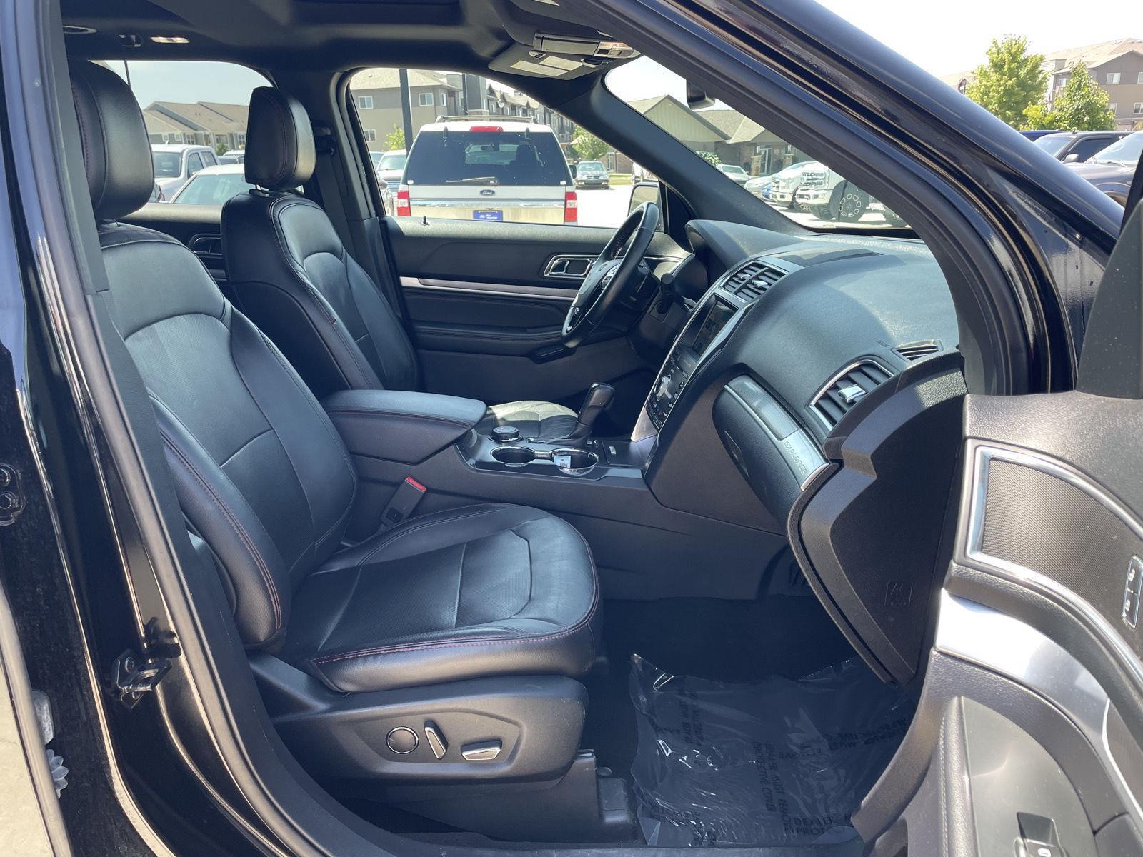 Vehicle photo 19