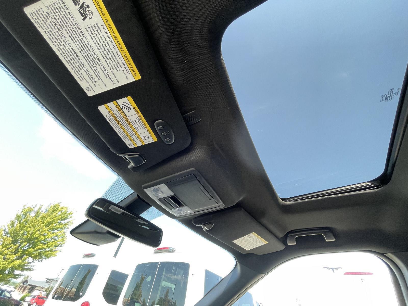 Vehicle photo 22