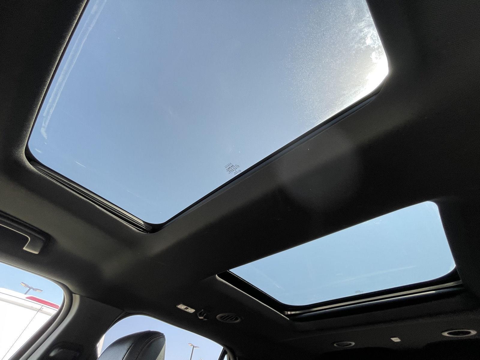 Vehicle photo 23