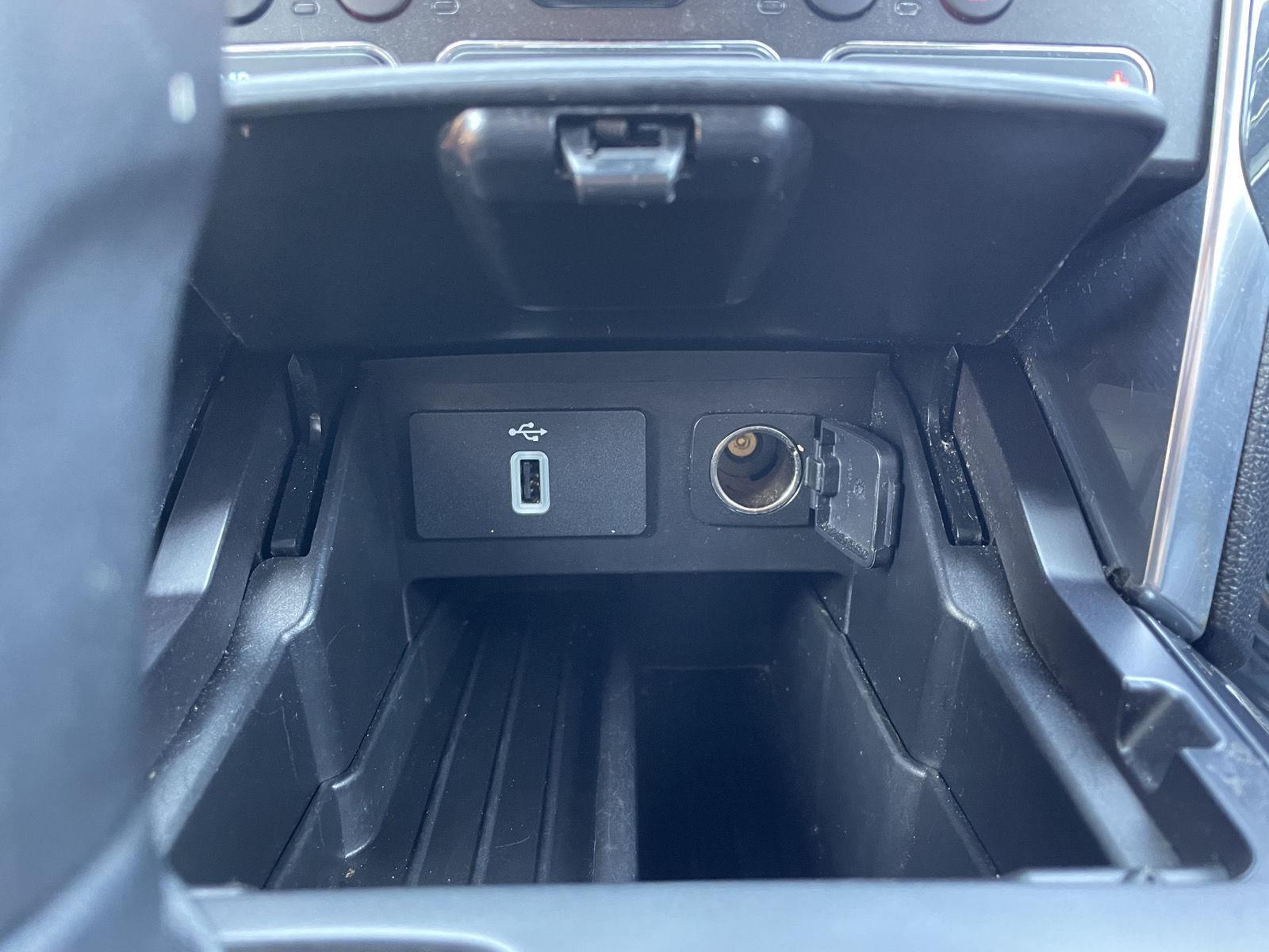 Vehicle photo 33