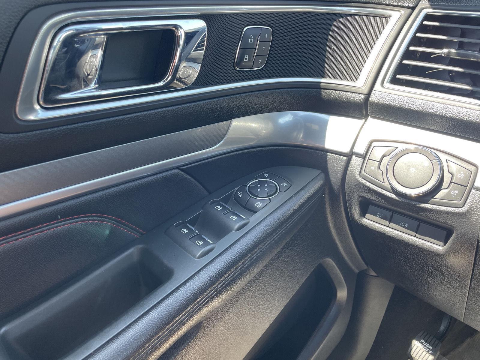 Vehicle photo 34