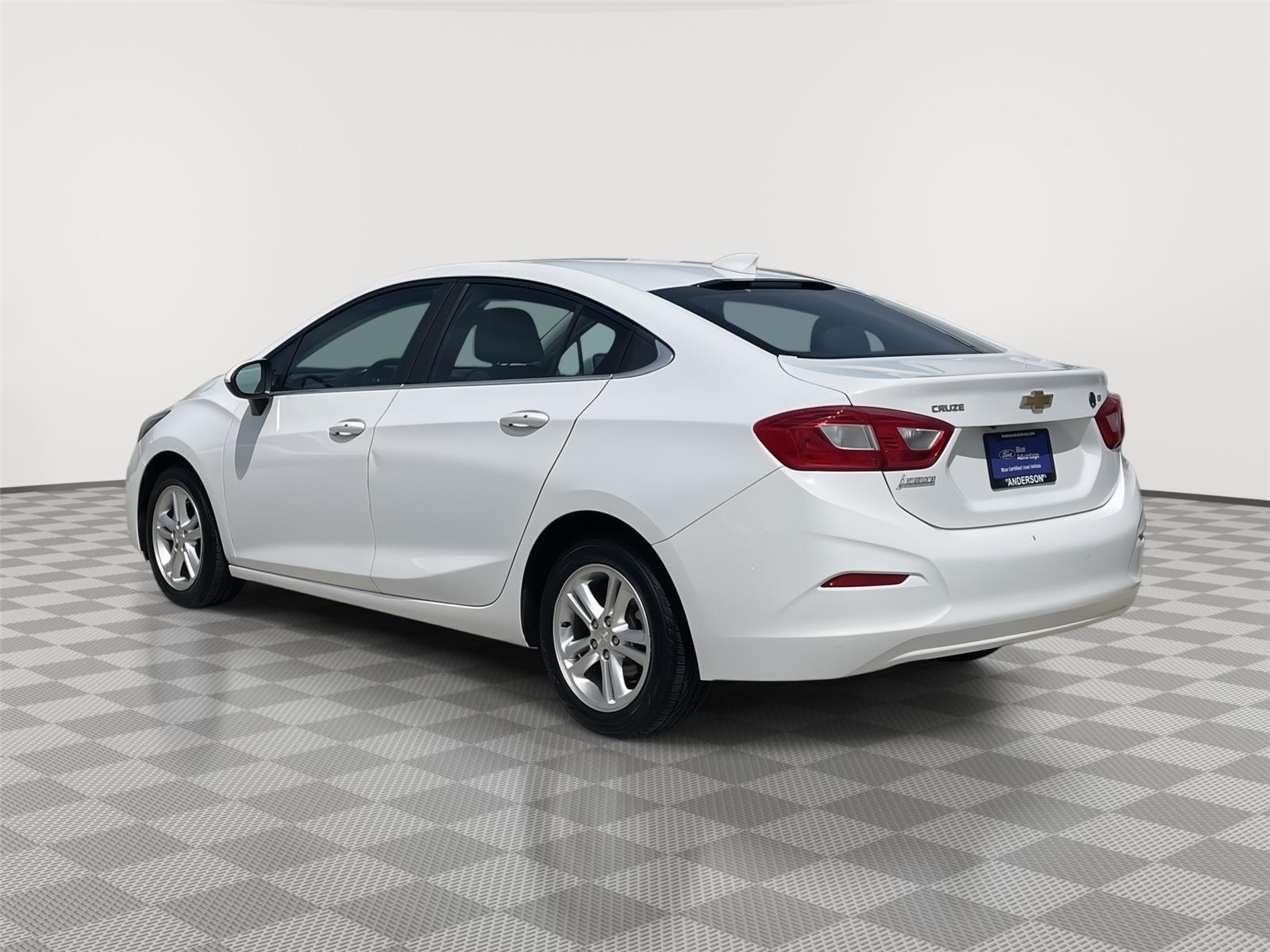Vehicle photo 9