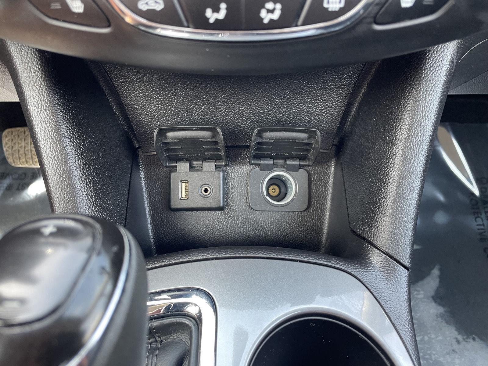 Vehicle photo 28
