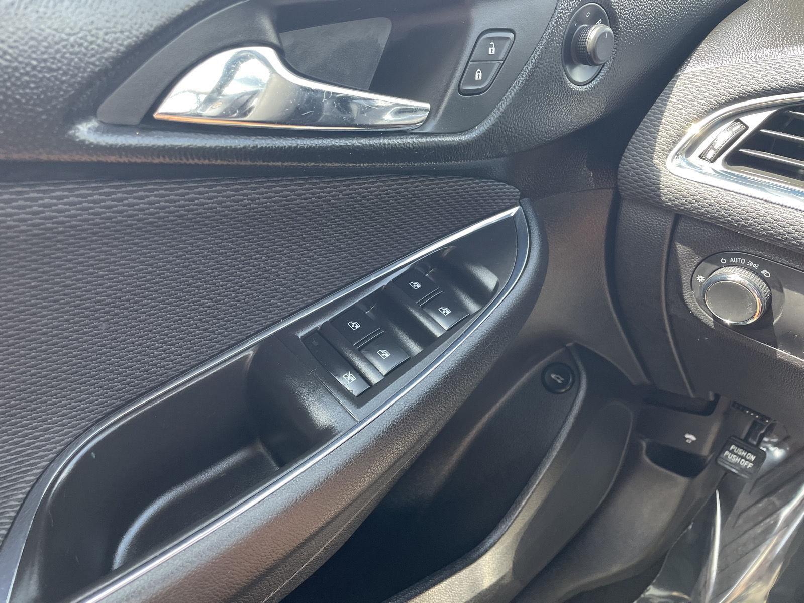 Vehicle photo 29