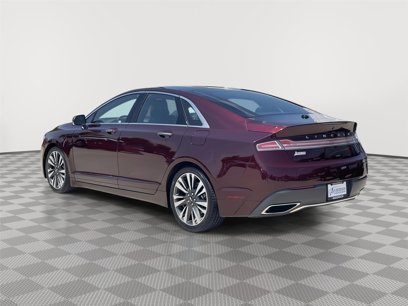 Vehicle photo 9
