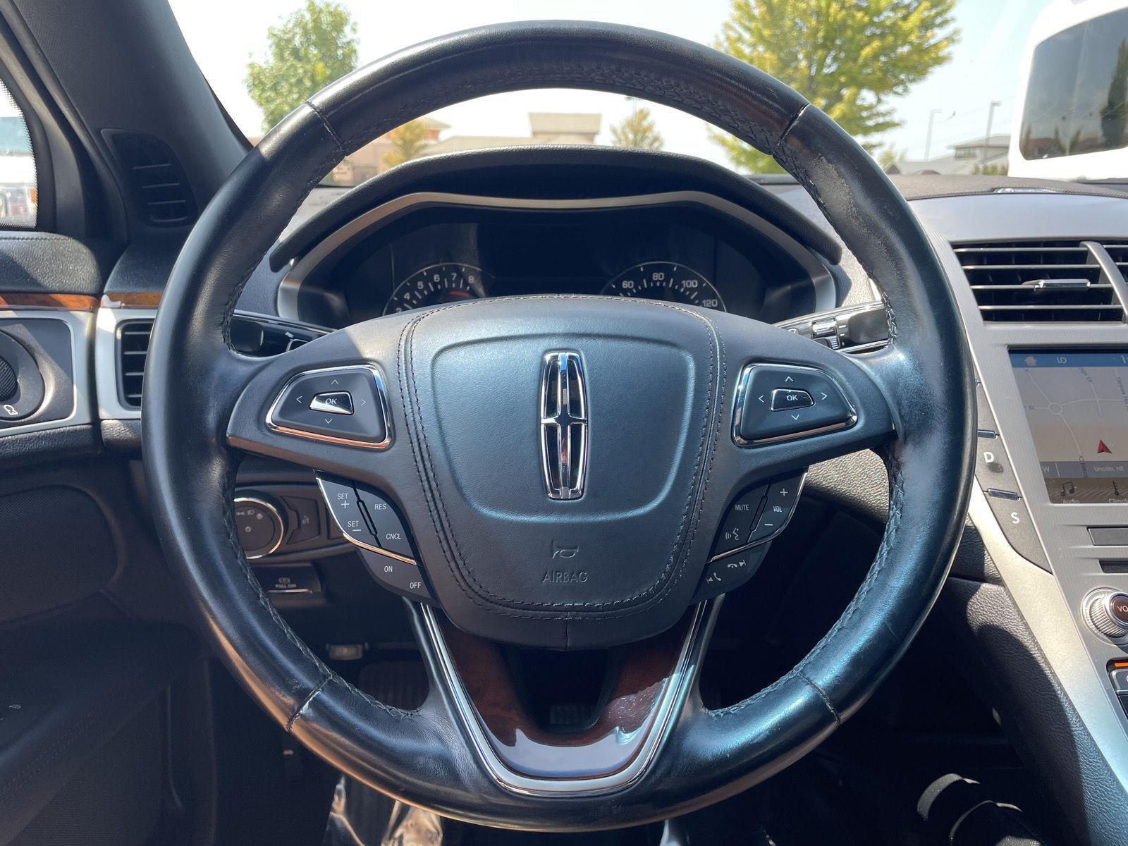 Vehicle photo 12