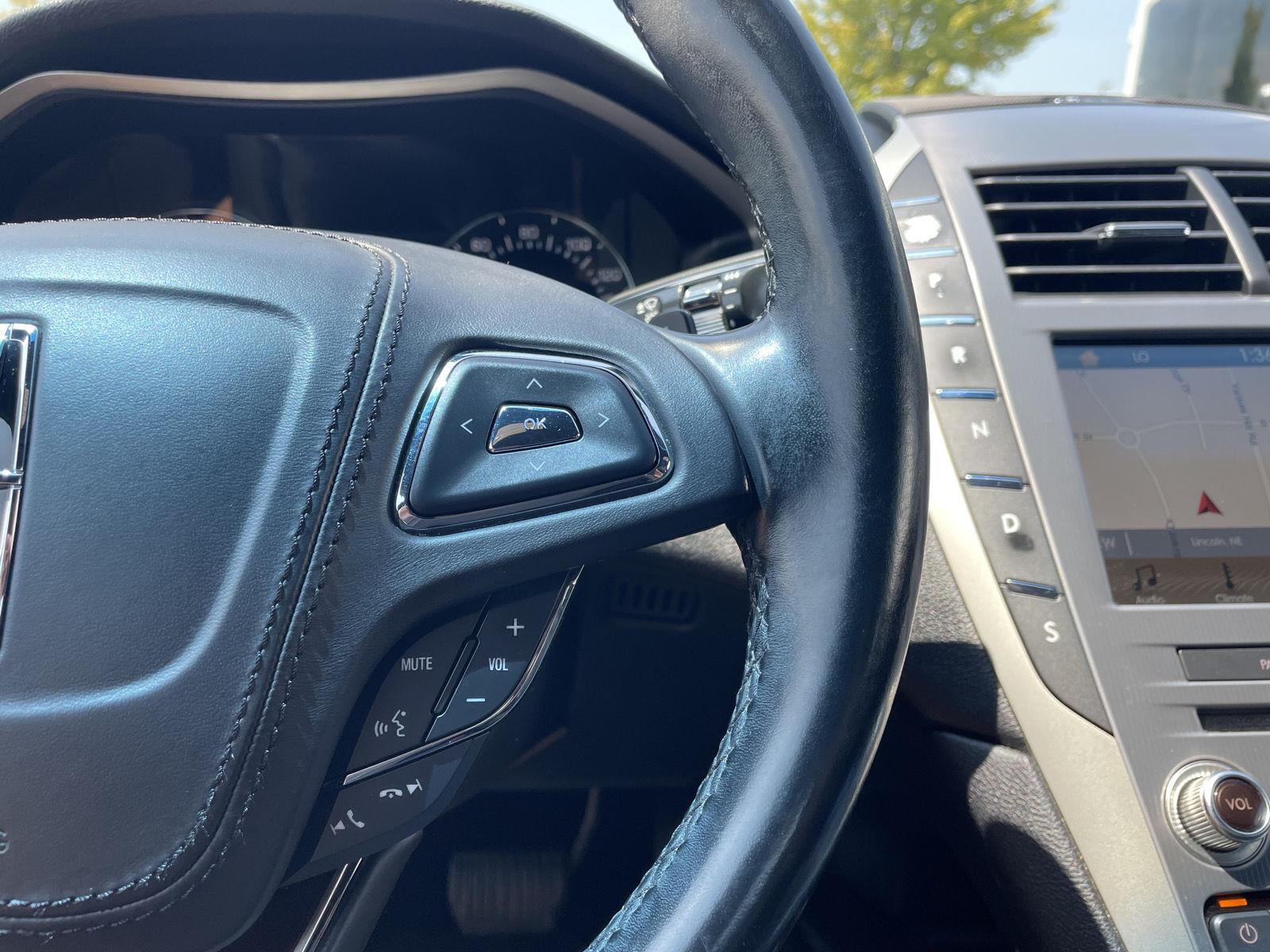 Vehicle photo 14