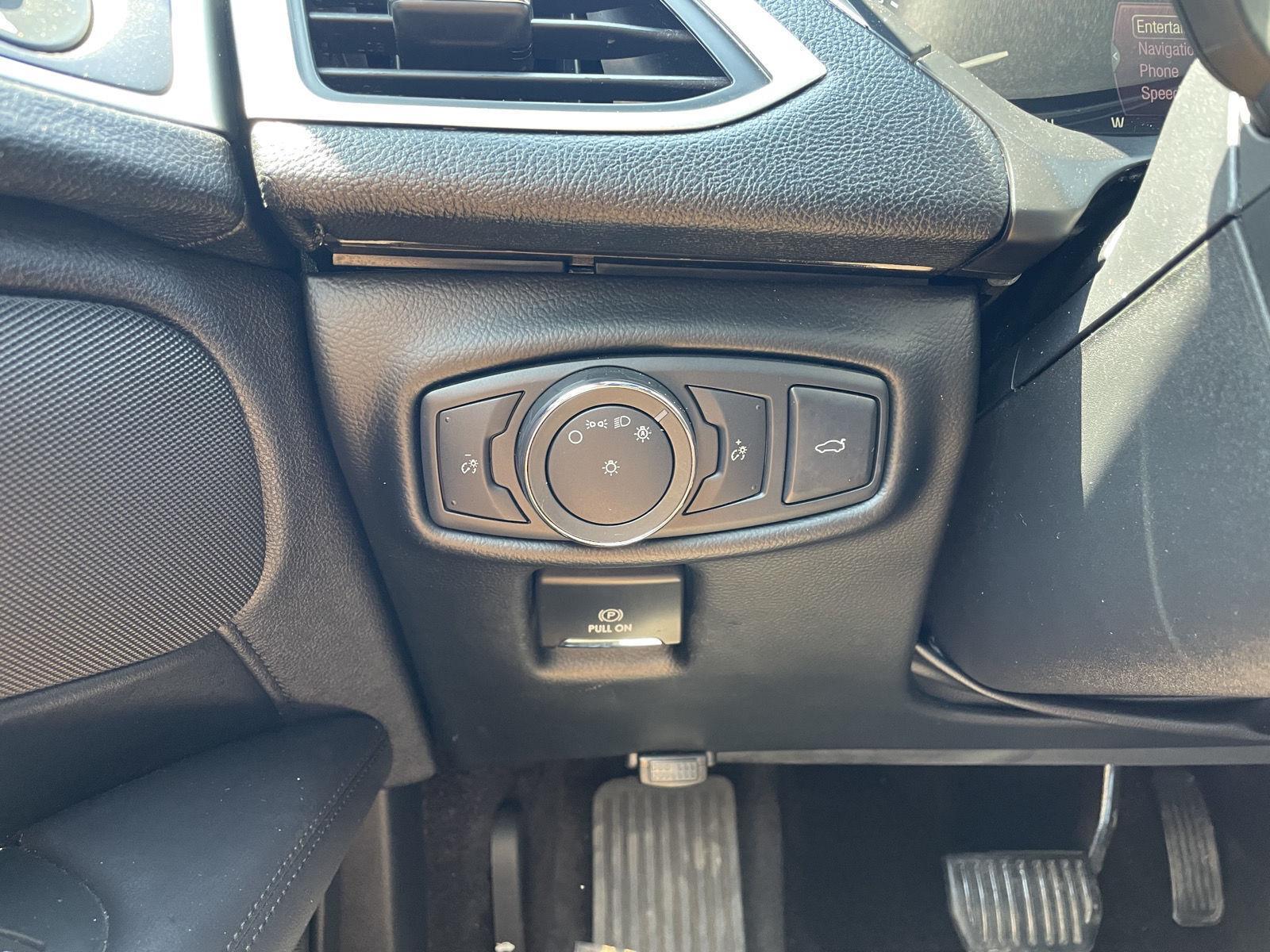 Vehicle photo 16