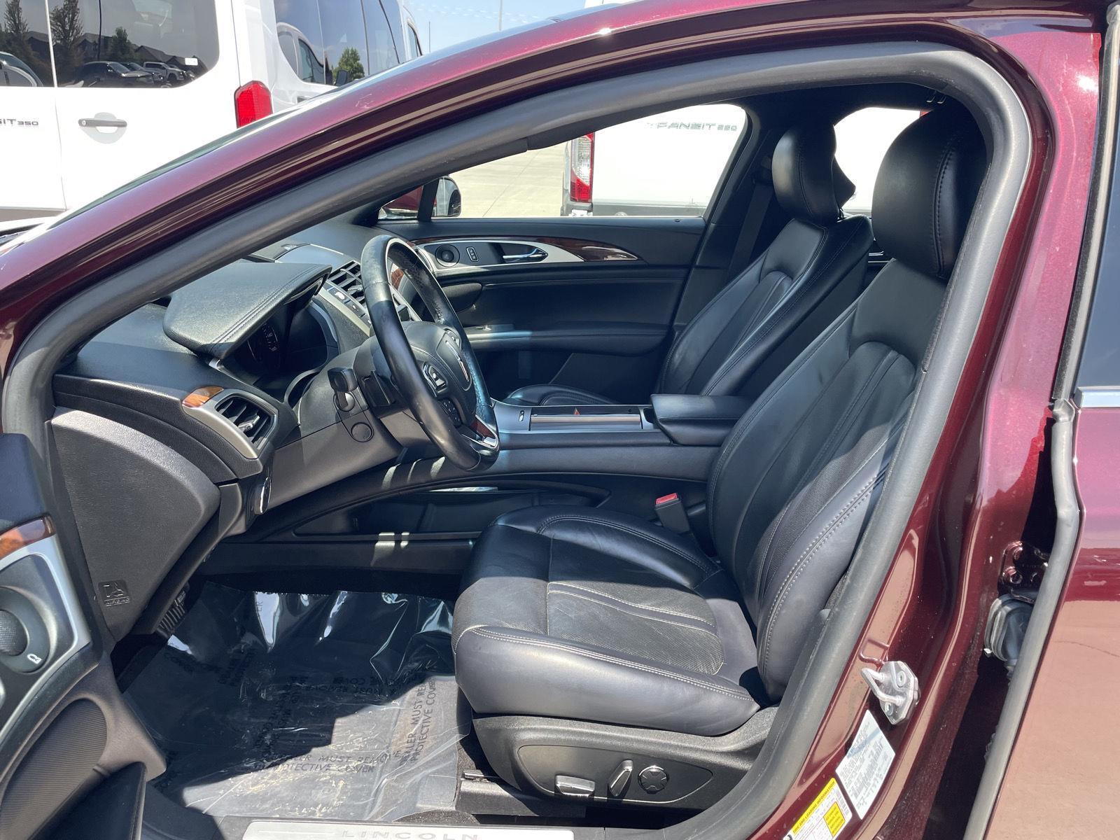 Vehicle photo 17