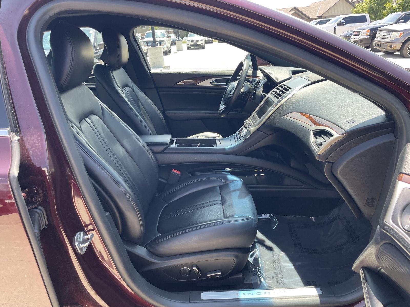 Vehicle photo 19