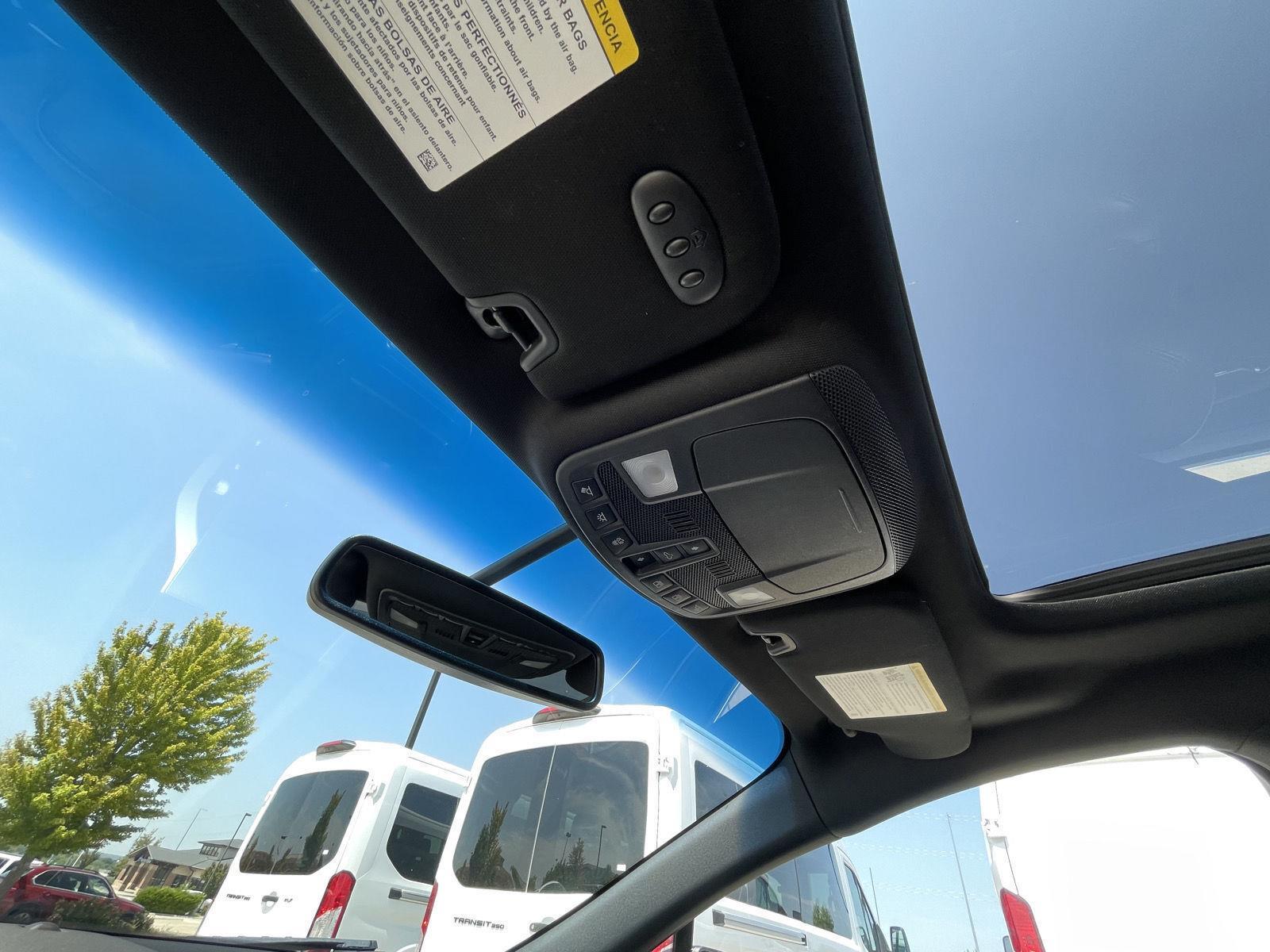 Vehicle photo 21