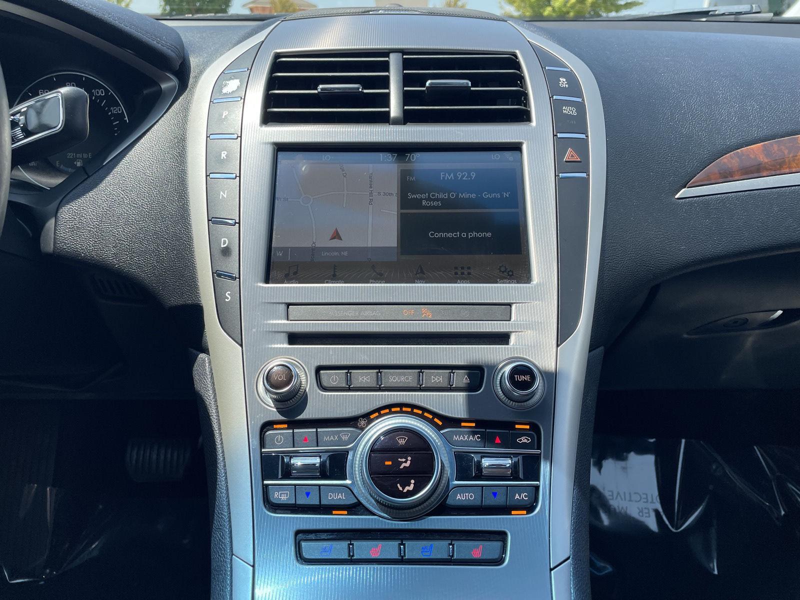 Vehicle photo 23