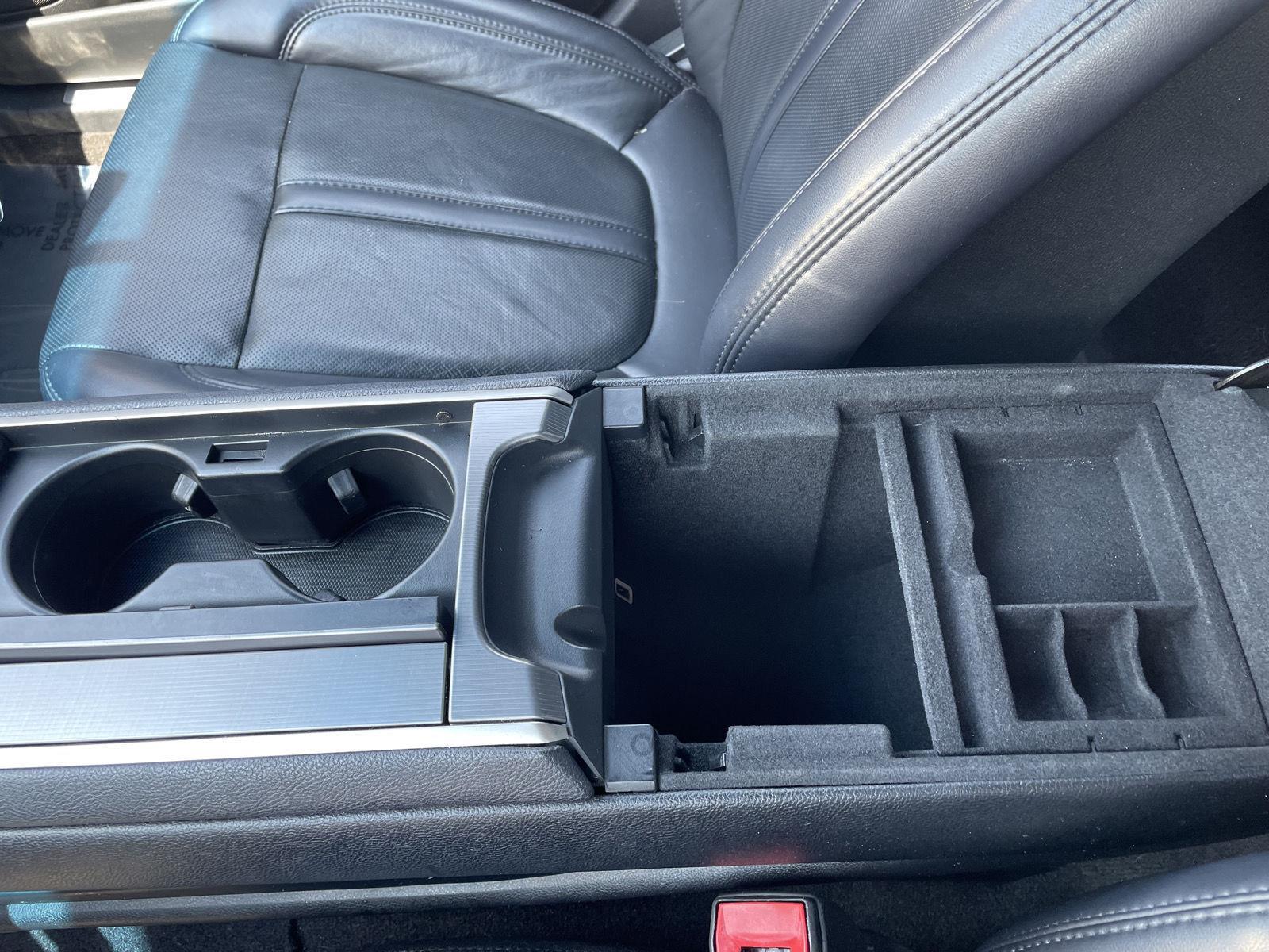 Vehicle photo 30