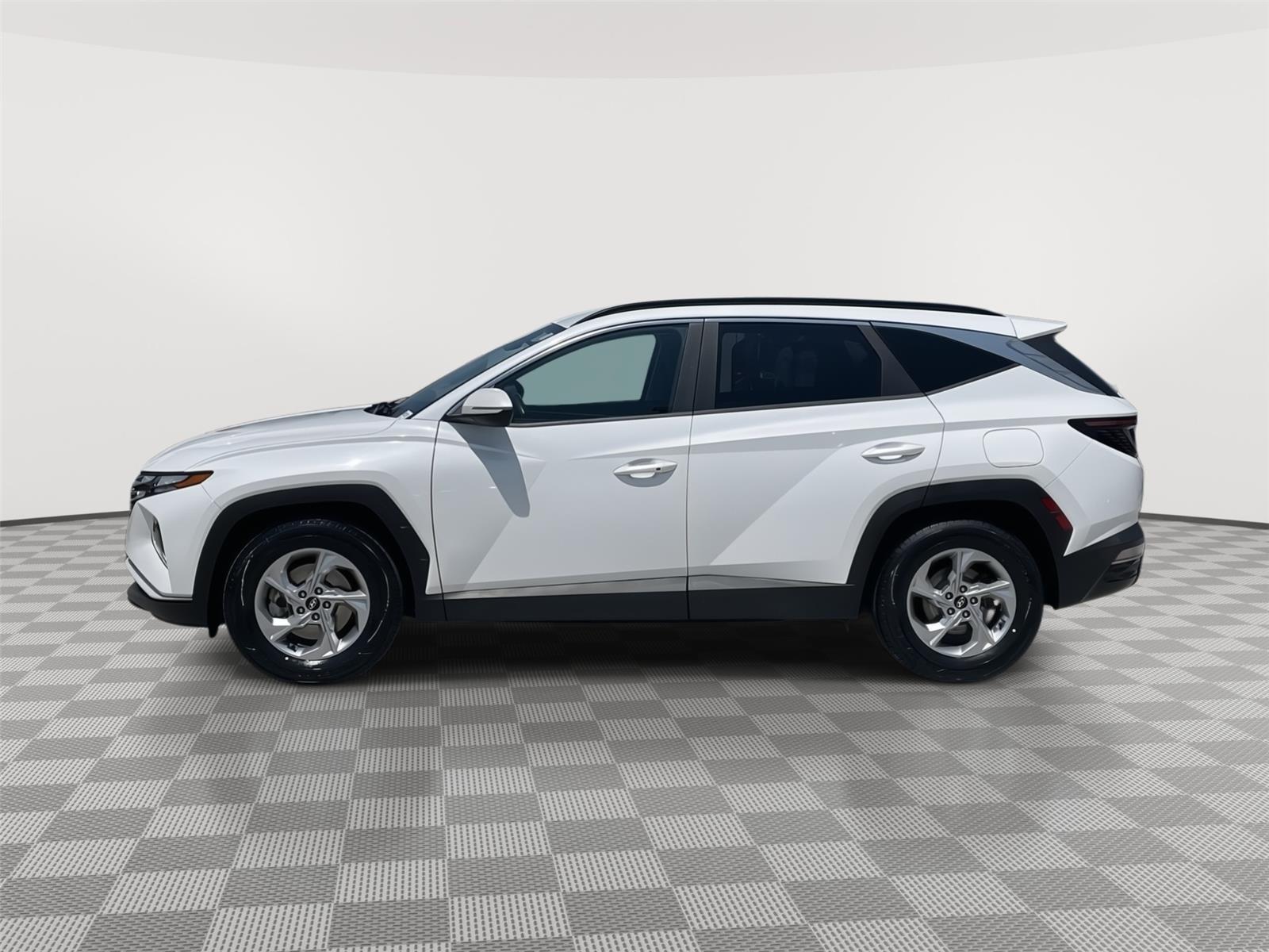 Vehicle photo 2