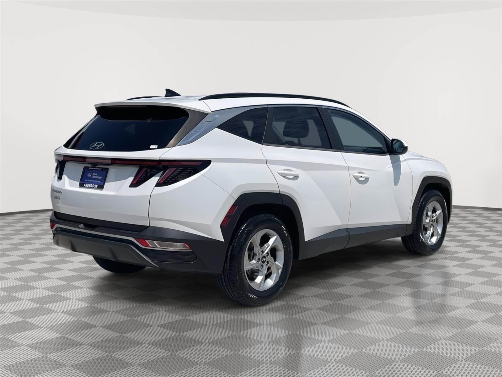 Vehicle photo 7