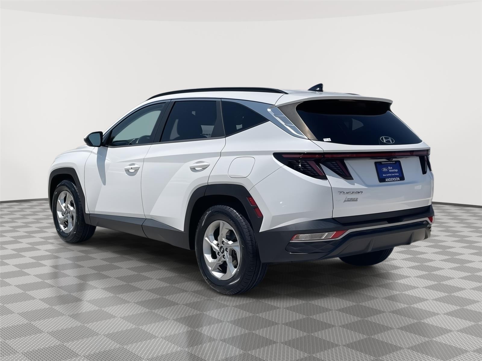 Vehicle photo 9